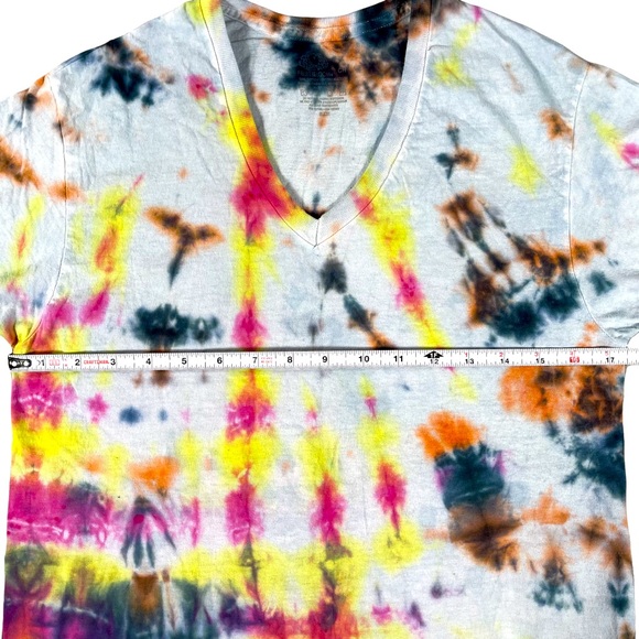 Tie dye Fruit of the Loom size small very colorful short sleeve vneck shirt NWOT - Picture 6 of 8